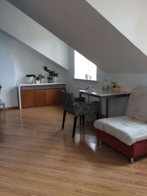 Upper floor, bureau