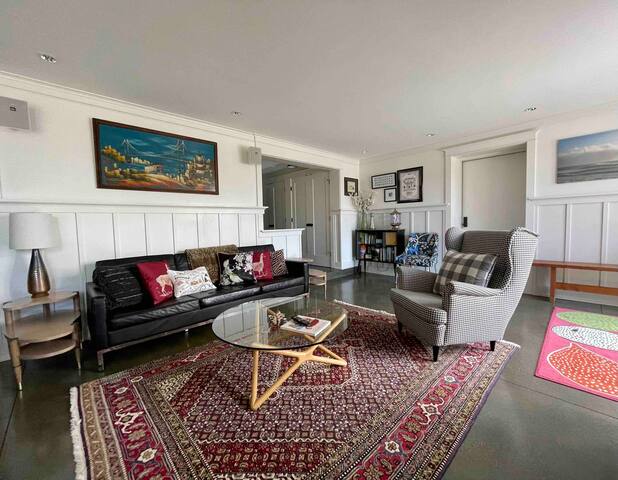 ★ Unique & Lovely on Queen Anne ★Close to Downtown gallery image 2