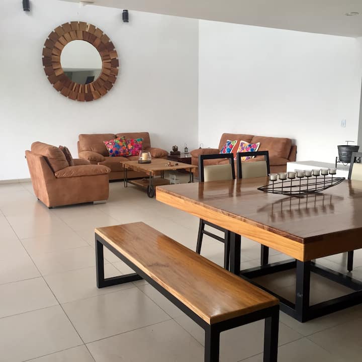 Მისაღები ოთახი, სასადილო ოთახი