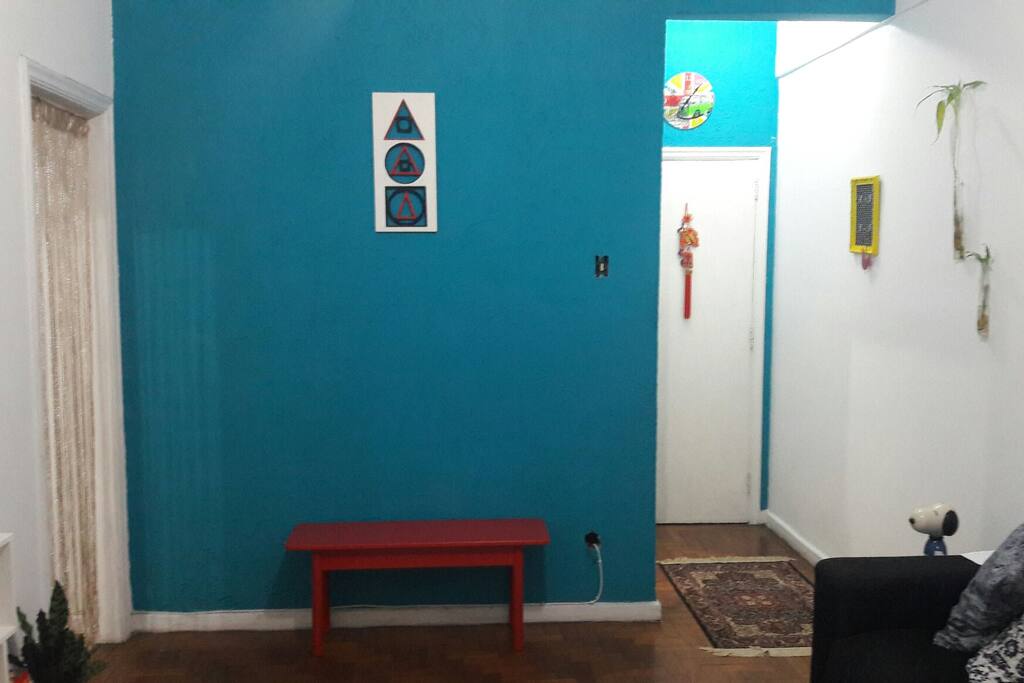 Vista da sala pra entrada
