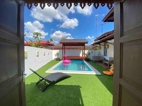 PRIVATE POOL-Red Household