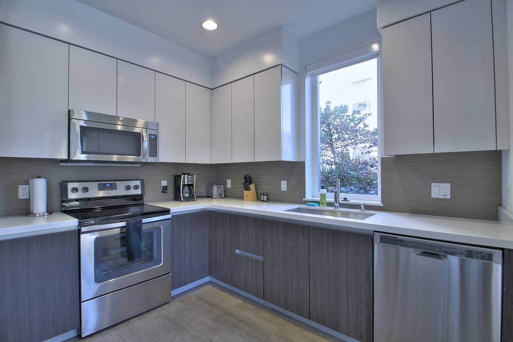 Fully-Equipped Kitchen with all your need to Enjoy a Home-cooked Meal!