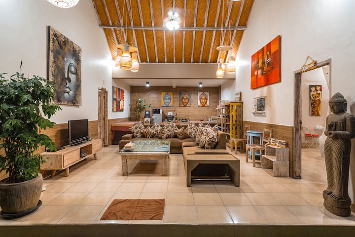 Traditional & Peaceful Balinese Style Villa - Kuta