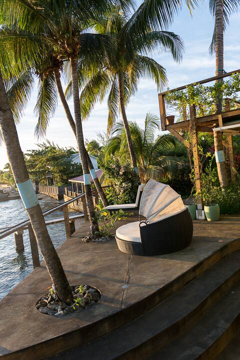 7"Mango" Secluded Private Ocean Front Apartment