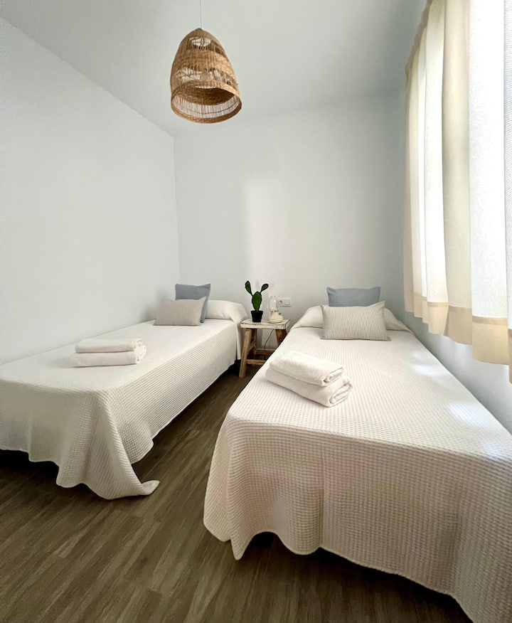 ห้องนอนเตียงใหญ่ 