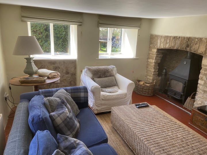 Beautiful Old Cotswold Cottage With Shared Pool - Burford