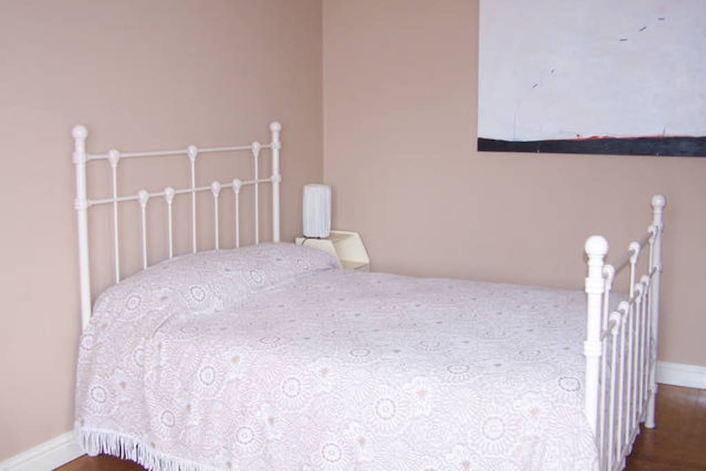 Very comfortable bed with a good mattress