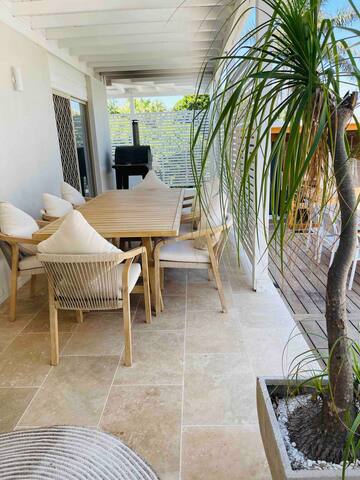 Coastal Dream: Pool, Sauna, Spa, Gym,5min to beach gallery image 3