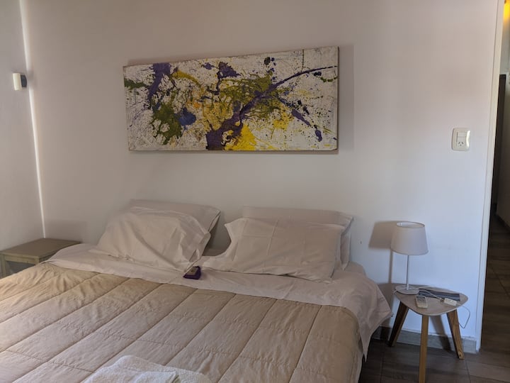 Висколастични перници од памук во спалната соба 