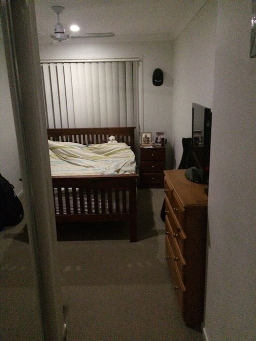 Master bedroom w ensuite, double bed, 2 X tall boys and tv
