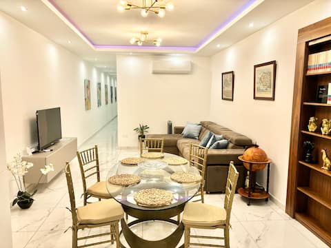 Stylish Home: Heated Private Pool Bliss