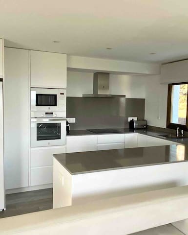 Villa.Sta.Cristina frente playa StaCristina AC/BBQ gallery image 3