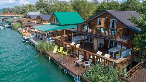 Hakuna Matata 2 luxury spacious oasis on the river