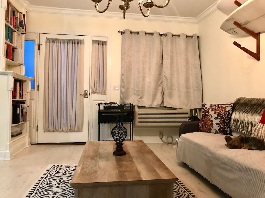 Living room, entrance door.