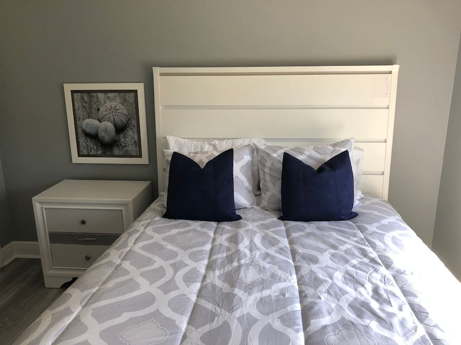 Queen guest room