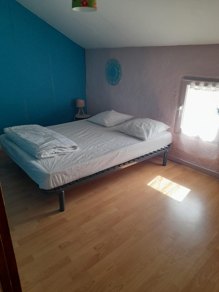 2号卧室
在楼上
床垫板弹簧
床垫140 （ 2022年9月全新）
带安全钥匙的窗户
每个假期都经过消毒床垫
每张床垫和枕头的一次性床垫保护
套包括床上用品
