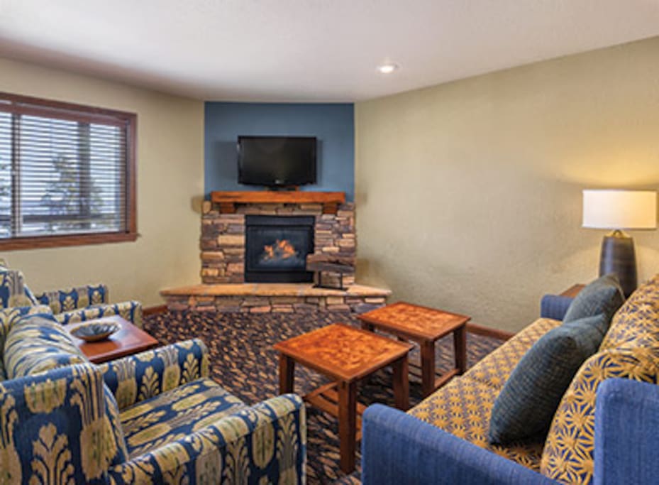 This picture does not show the specific unit being rented. The unit rented will be based on which units are available upon check-in. These pictures are meant to show the property and an example of the room style and décor.