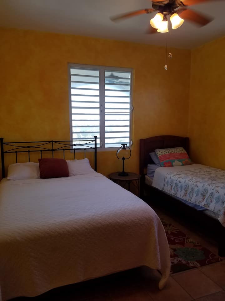 ชั้น 2 BR Yellow Room