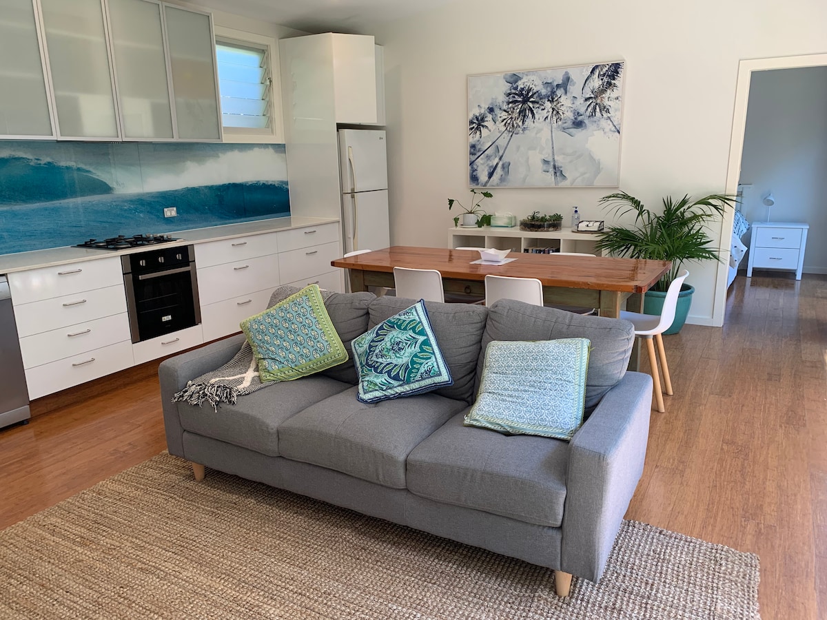 Top Airbnb: Bright and modern villa - 3 min walk to the beach! in Avalon Beach