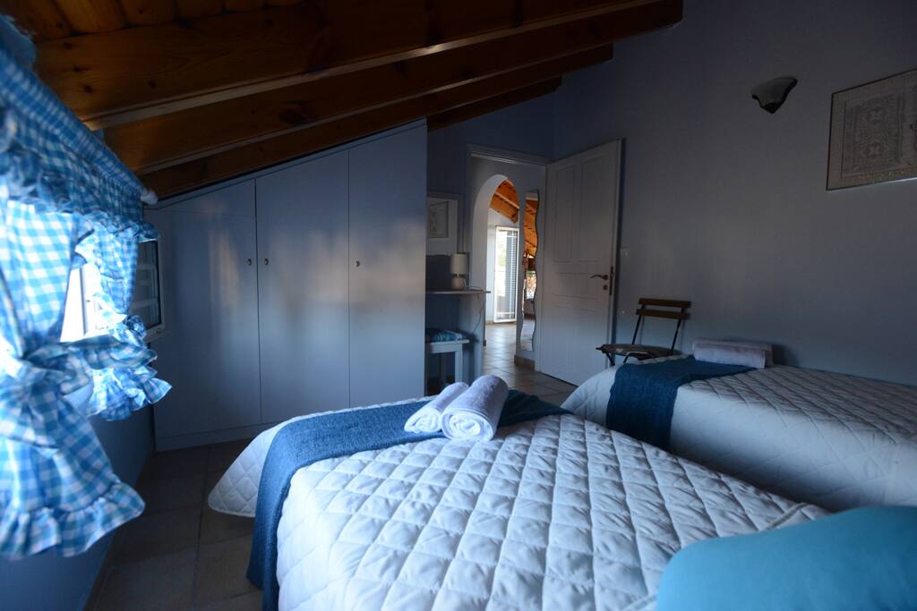 Attic apartment twin bedroom