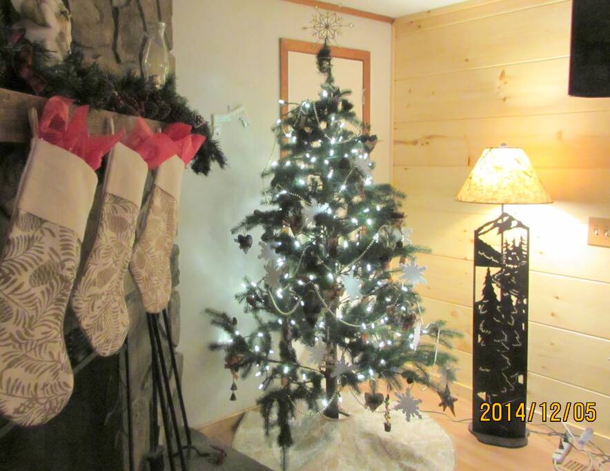 Honeymoon Hideaway is always decorated from after Thanksgiving to Jan 5th for the Holiday Season!