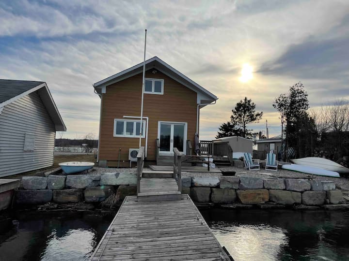 Waterfront Cottage in the 1000 Islands Gananoque Cottages for Rent in