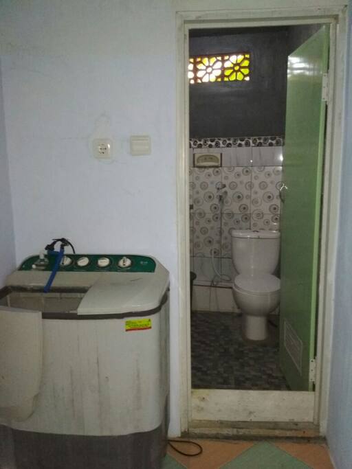 Kamar mandi dan fasilitas mesincuci