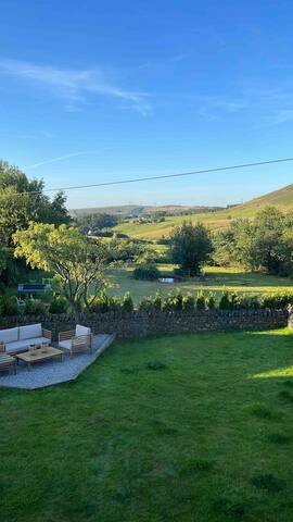 Luxury Barn in Saddleworth – Lake House