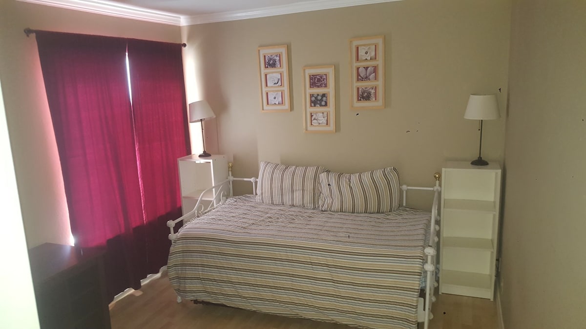 La cama se abre a una cama tamaño king