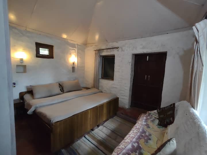Bedroom of The Russet Sparrow cottage at The Leopard's Den 
