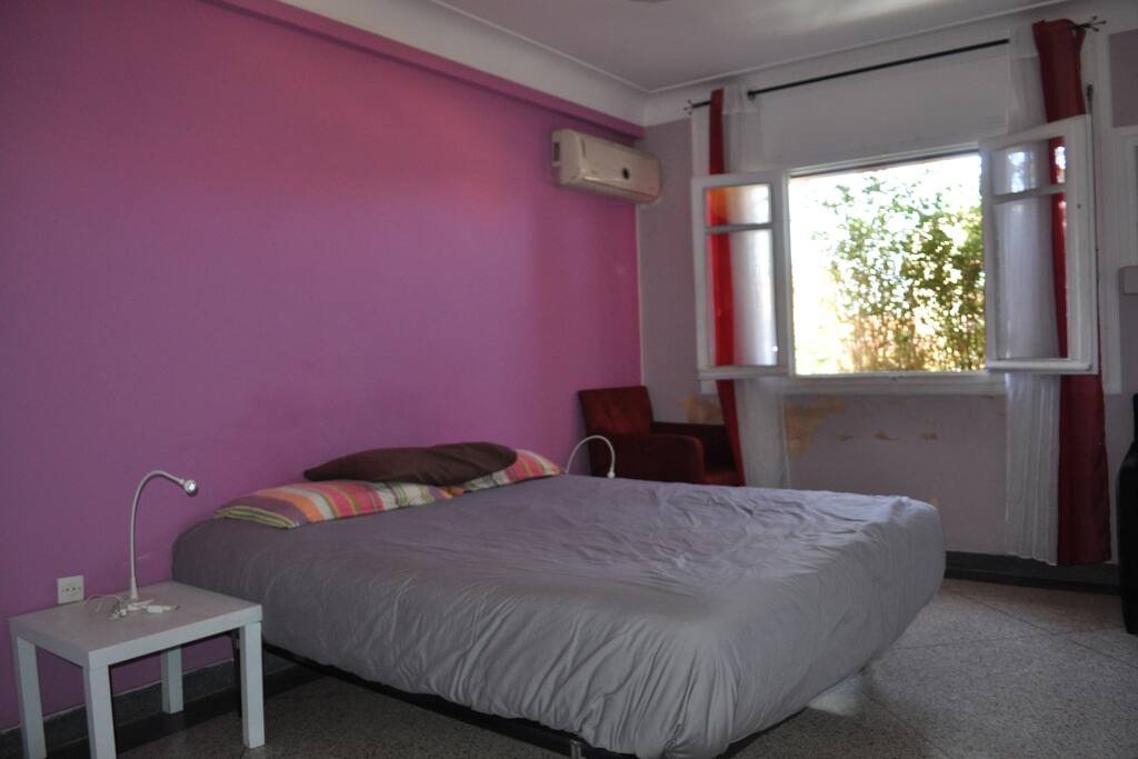 chambre coté sud lit double king size , climatisé