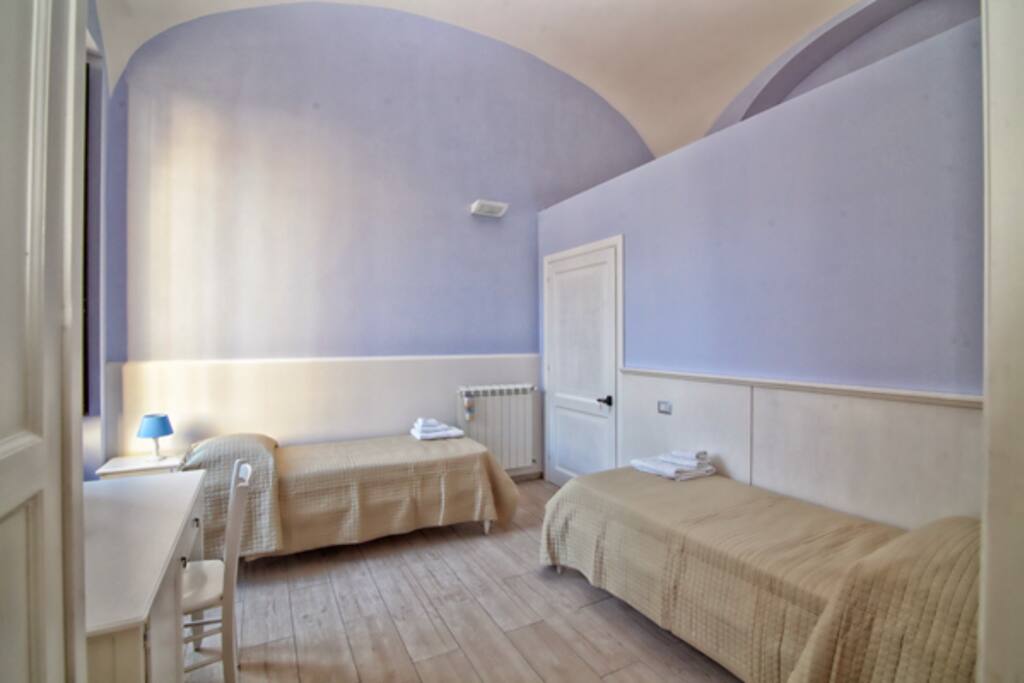 Blue bedroom con abbattimento barriere architettoniche