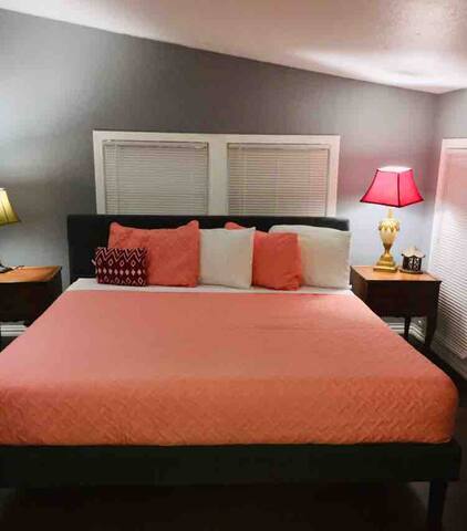 Cozy+Private room with bath near Downtown Dallas