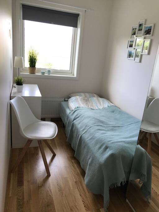 Bed room 2 with a bed for 1 person