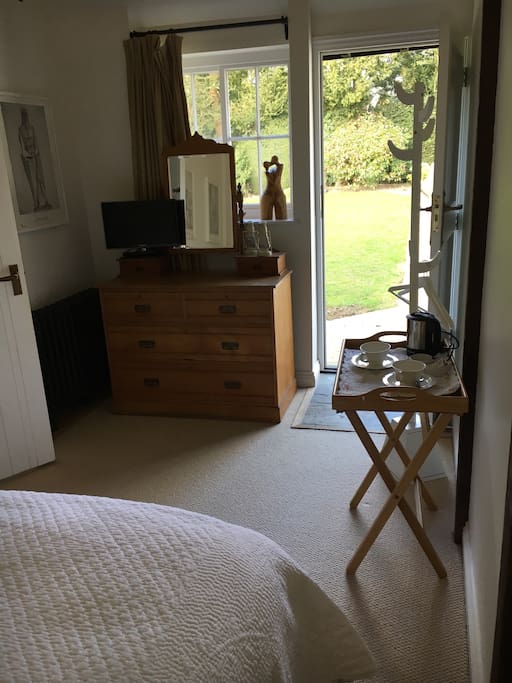 Tv, tea and coffee making facilities, hanging and storage
