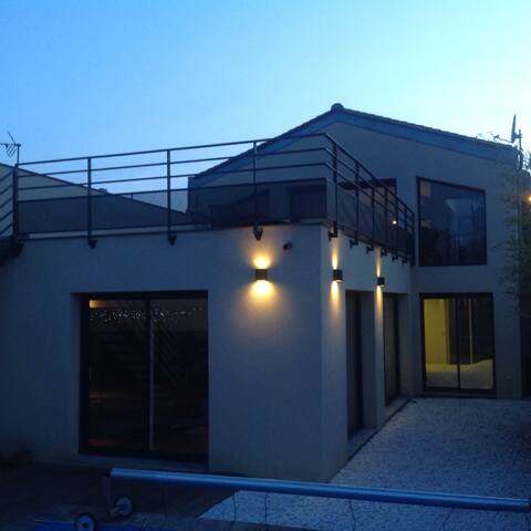 Maison contemporaine avec piscine gallery image 5