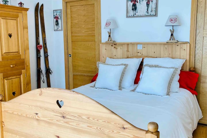 Cocooning Zimmer mit 140 cm Bett und hochwertigen Betten 