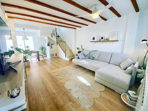 Airbnb con mejor rendimiento: CALMA HOUSE - Beach Cottage (Sunny Year Long!) en Santa Pola