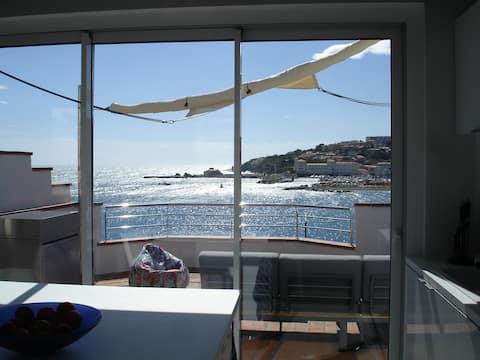 Airbnb performant: Duplex with terrace in front row (garage) à Banyuls Sur Mer