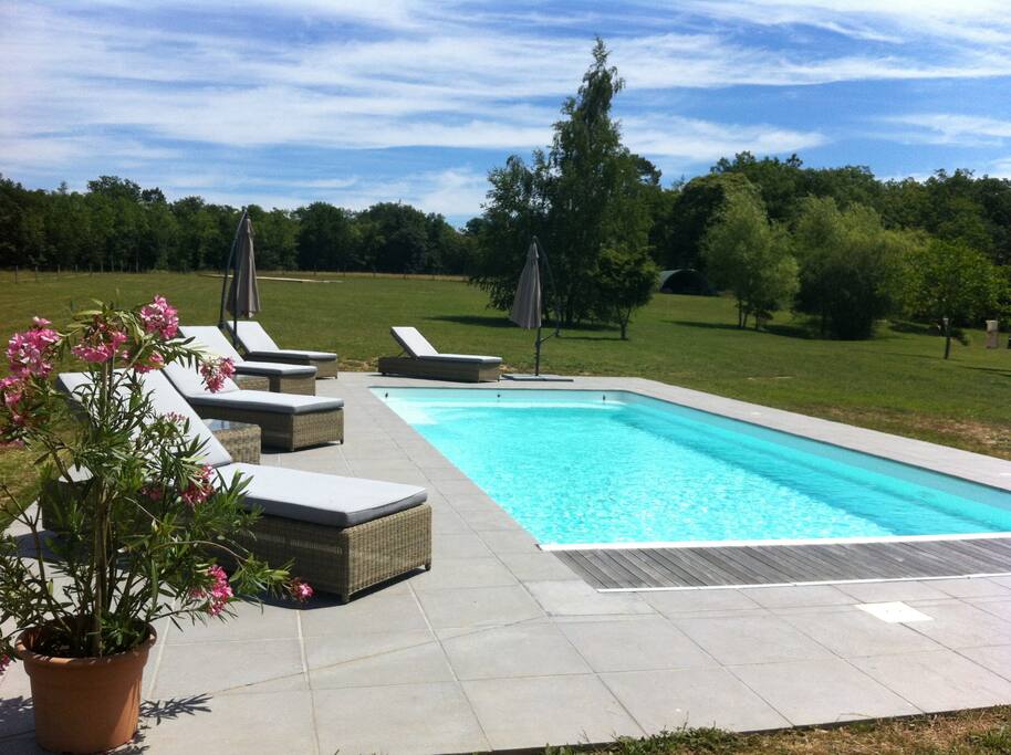Piscine chauffée de 12 mètres sur 4