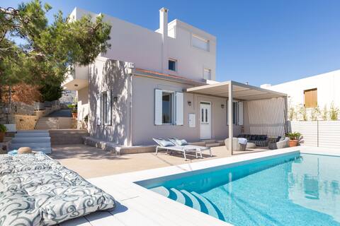 Effie's Cozy Villa - spectacular view & playground