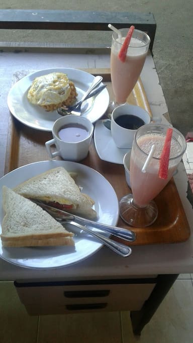Enjoy a Breakfast with Extra Tropical local fresh fruit.