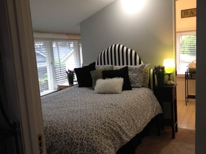 غرفة النوم الثالثة - سرير ملكة أحدث