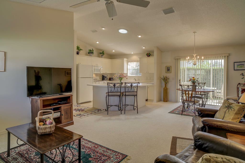 With over 1,000 square feet of tastefully decorated living space, this home comfortably accommodates up to 8 guests.