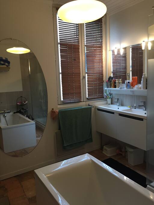Salle de bain partagée