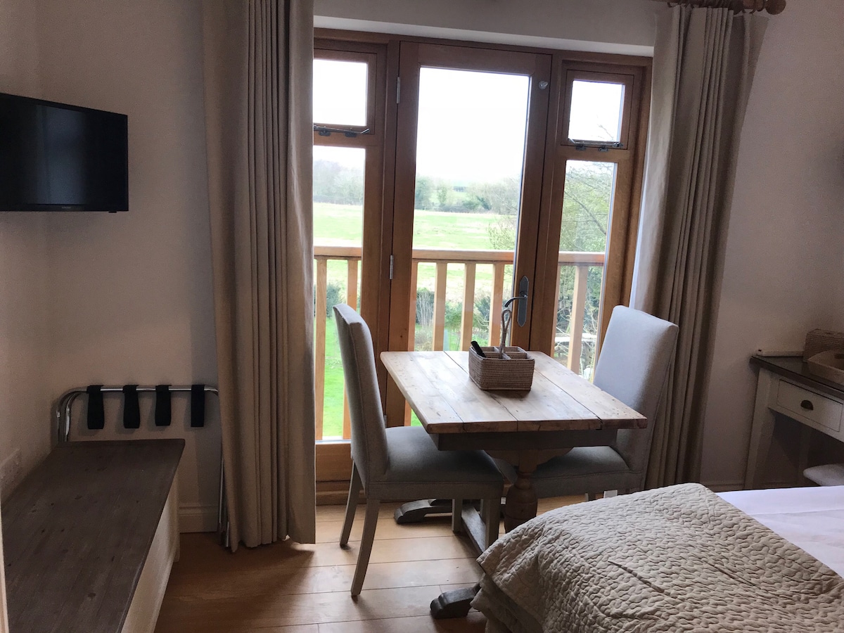 Blagovaonica s pogledom na Goodwood i Trundle.