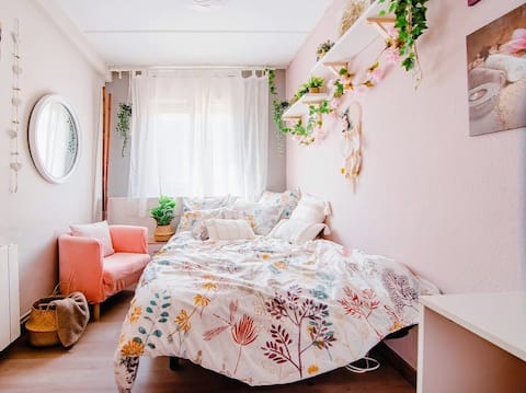 Nice quiet room near airport
