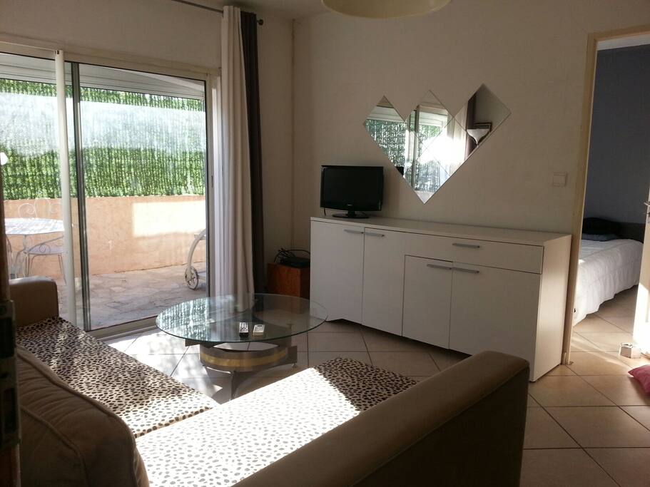 Salon et vue sur terrasse