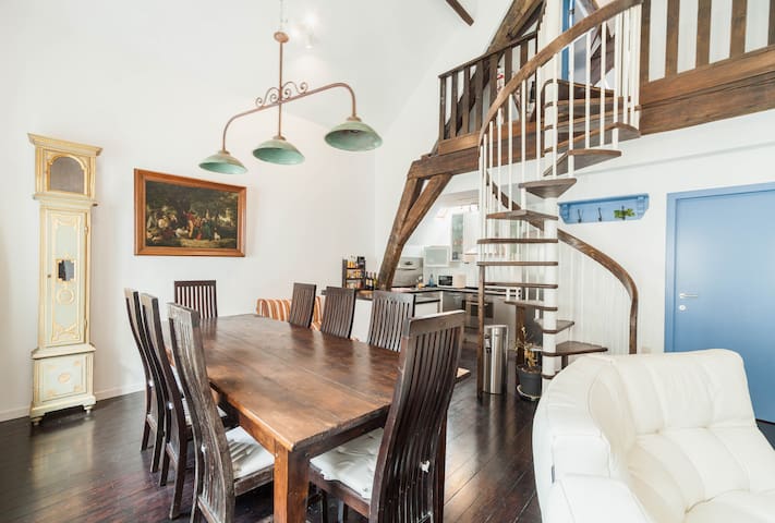 Between Grand’Place and Manneken Pis