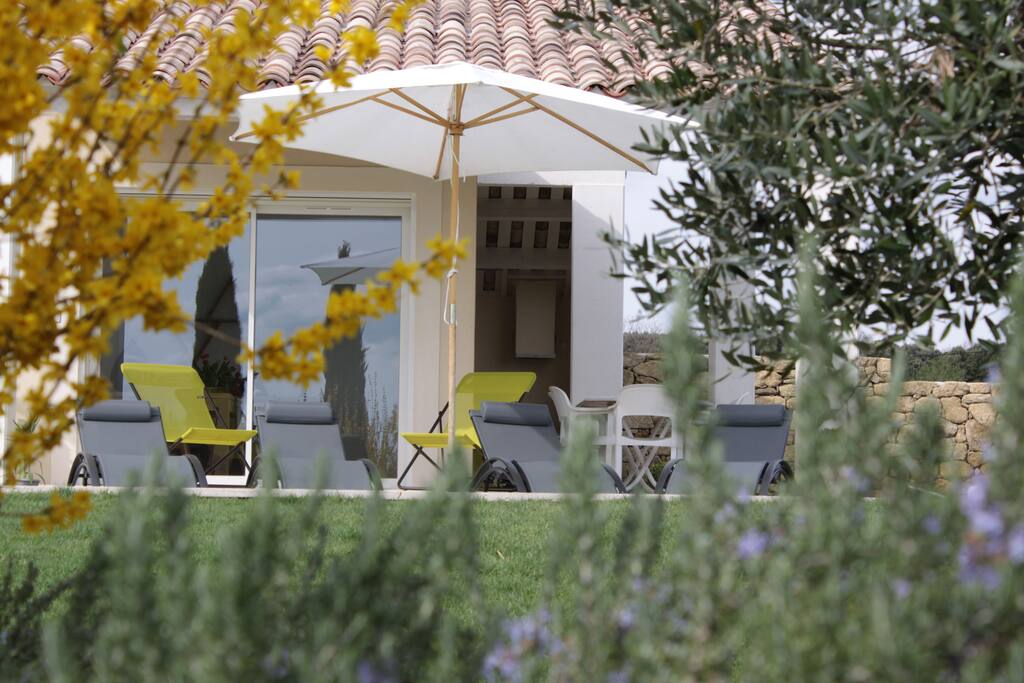Sous le parasol